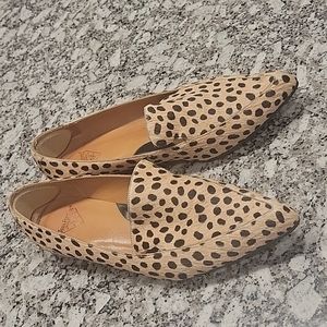 John Fluevog women's size 9 tan and black spotted fur pointed loafers